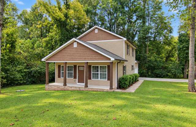 4-Bedroom, 3.5-Bath Home with Large Deck & Easy Access to Hwy 111 Gallery 1