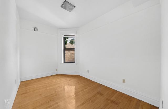 Southport Corridor Top Floor of a Vintage Building And Laundry in-Unit photos photos