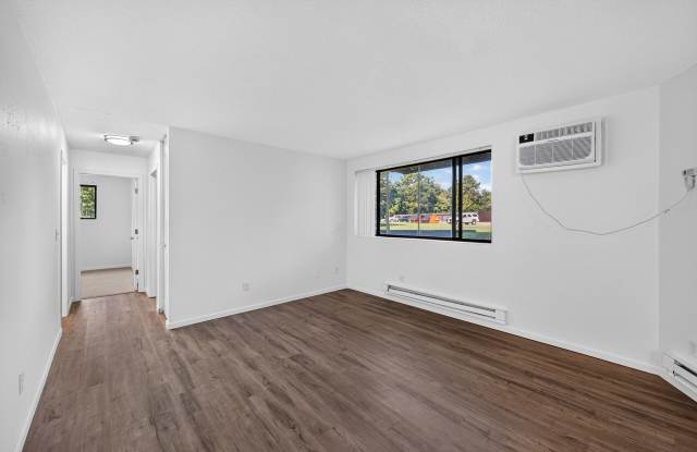Pineview Apartments - White Bear Lake Gallery 3