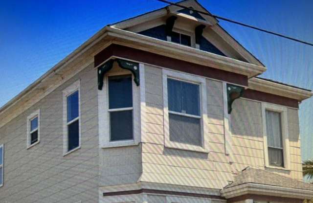 Spacious Remodeled Victorian Unit photos photos