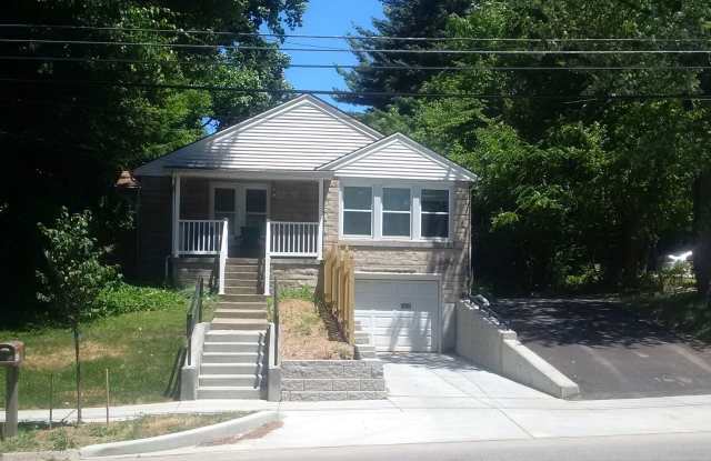 4 BED/2 BA Home close to Assembly Hall! photos photos