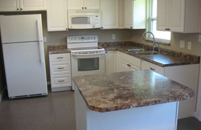 6925 Versailles - 6925 Versailles, Pinellas Park, FL 33781