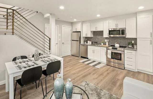Contemporary 2-Bed Townhome with Rooftop Deck, A/C  EV Setup photos photos