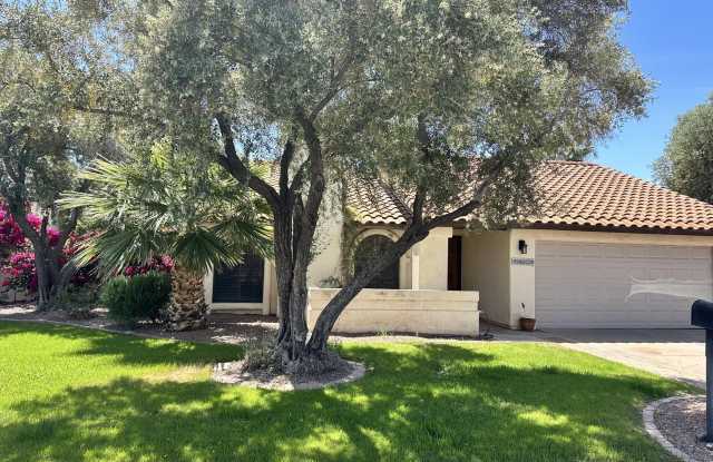 435 E LARKSPUR Lane Gallery 2