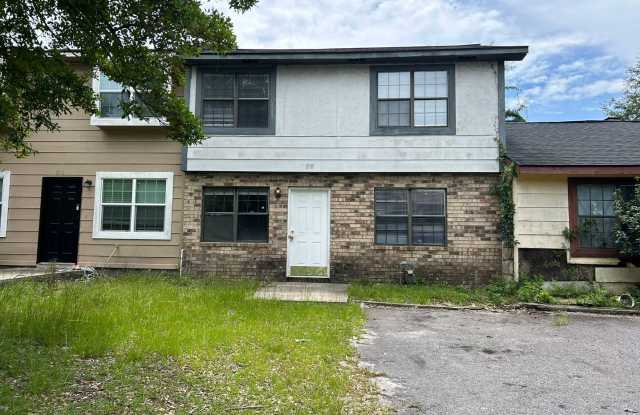 SPRING MOVE-IN SPECIAL AND RATE DROP ALERT (was $1540/month)!** photos photos