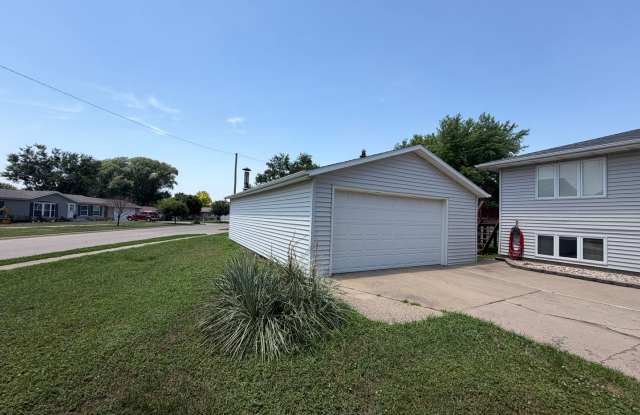$2300 - 3 Bed 1.5 Bath Home in Riverside Gallery 3