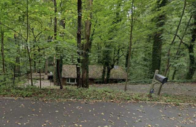 7 Wooded Lane Gallery 1
