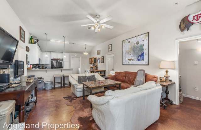 803 Eisenhower Dr Gallery 4