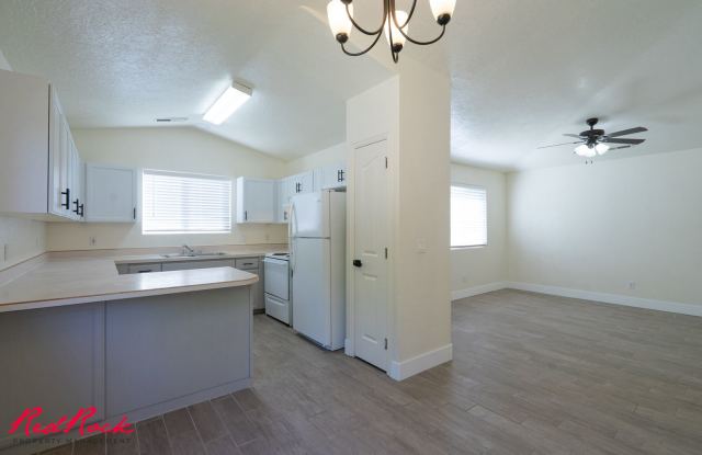 Pet Friendly! 3 Bedroom Single-Level Condo in St. George! photos photos