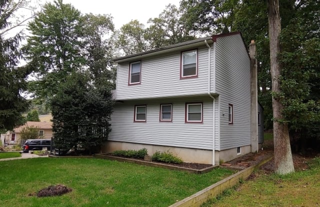 318 BROWN TRL - 318 Brown Trail, Hopatcong, NJ 07843