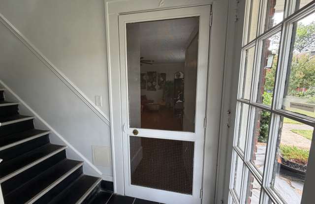 1-Bedroom Condo in Elizabeth – Furnished Option Available! Gallery 3