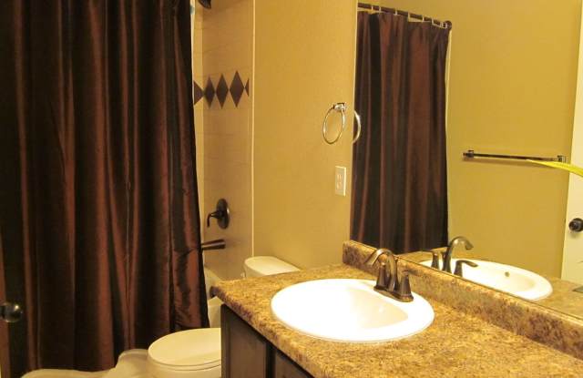 BEAUTIFUL TOWNHOME IN WOLF RANCH! Gallery 4