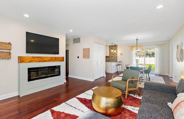 10240 Hawthorne Dr Gallery 4