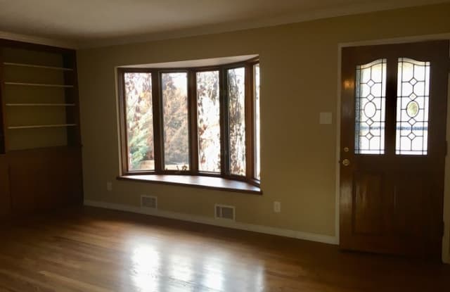 5674 East Greenwood Place Gallery 3