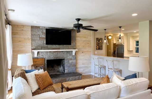 186 Schiller Road Gallery 2