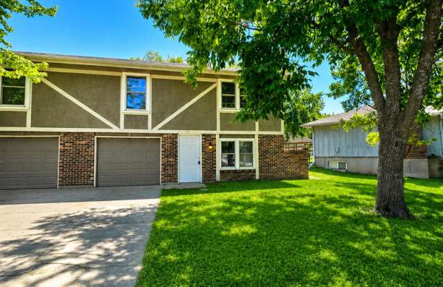 Spacious Split-Level Duplex in Independence! photos photos