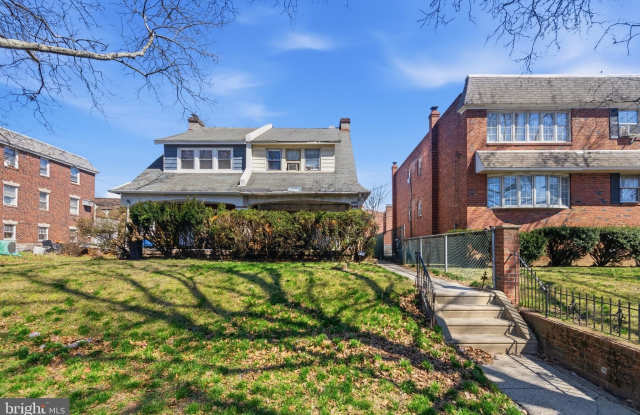 4123-00 TYSON Avenue unit: 2 photos photos