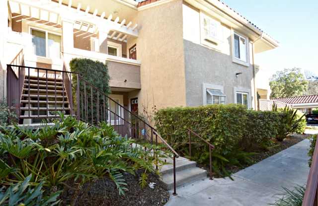 Great Upstairs 2BD Condo with washer/dryer in unit plus A/C! photos photos