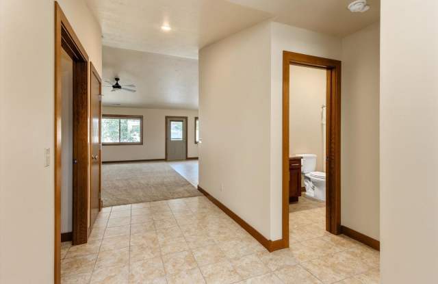 Charming 2 Bedroom, 2 Bathroom Townhouse on the West End! Gallery 4