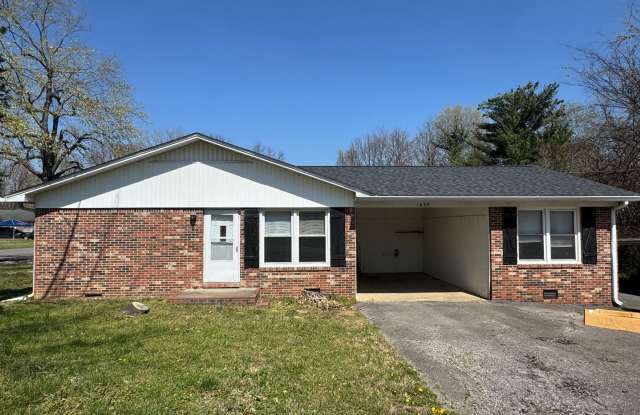 2 bed/ 1 bath duplex with Carport photos photos