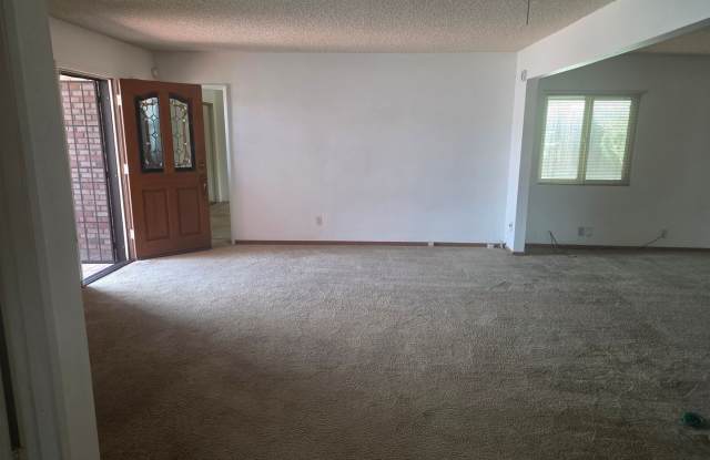Spacious Allied Gardens Home with Expansive Living Space Gallery 4