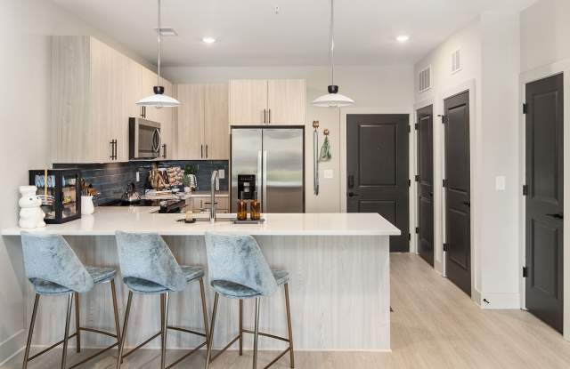 Cypress Point Luxury Apartments Gallery 1