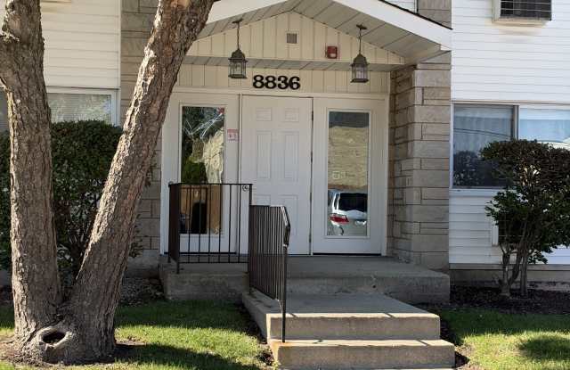 8836 N Western Ave Gallery 1