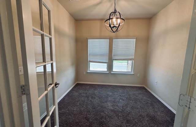 Open design in Northeast Crossing on large CORNER LOT! 3 bedrooms + study/2.5 baths/game room/2-car garage Gallery 4