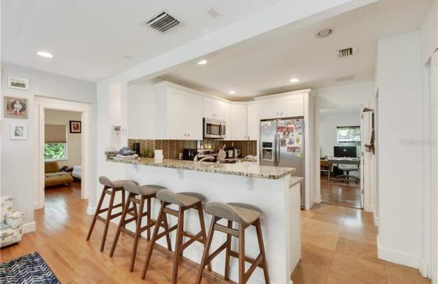 2121 FOREST CIRCLE Gallery 4