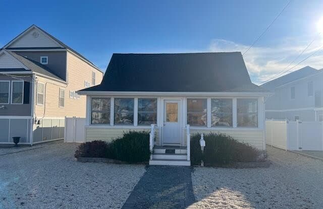 126 Elizabeth Avenue - 126 Elizabeth Avenue, Lavallette, NJ 08735