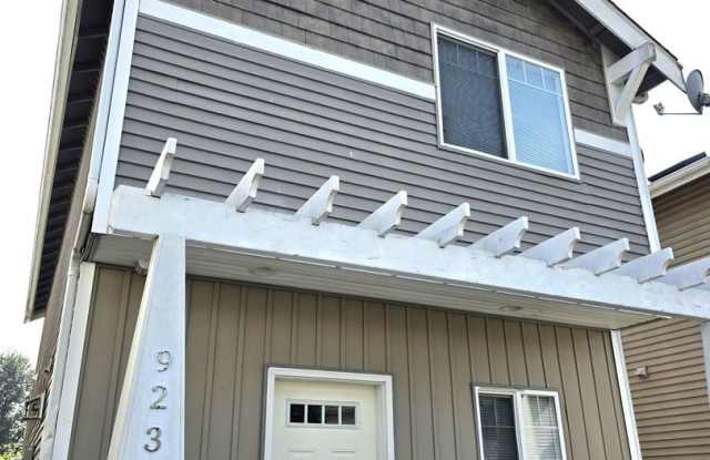 Kent Townhome for rent - 2 bed and 2.5 bath - Ready for move in now! Gallery 1