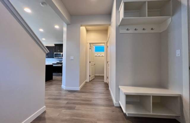Beautiful Home in Meridian! Solar Power and Landscaping included. Gallery 4