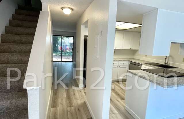 Remodeled 2 Bedroom Townhome! photos photos