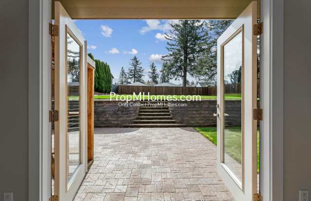 Updated Gresham 3 Bedroom – Huge Fenced Backyard! DEPOSIT SPECIAL photos photos