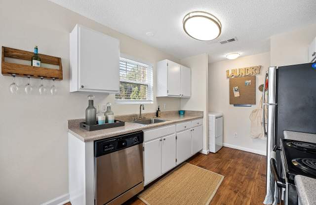 29 Edgewater Apartments Gallery 4