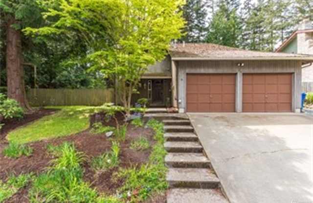 823 SW Castilian Dr - 823 Southwest Castilian Drive, Oak Harbor, WA 98277