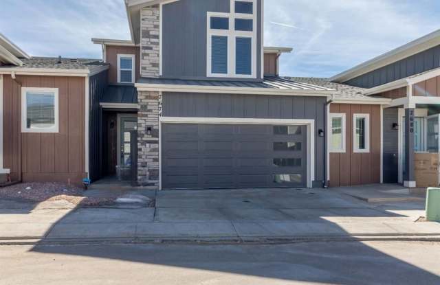 Like new Modern design! 3 bed, 4 bath, 2 car Low maintenance! photos photos