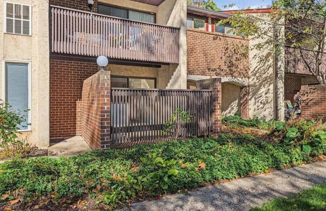 2-36 ASPEN WAY W Gallery 2