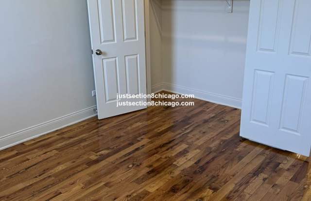 1526 S KEDZIE Gallery 4