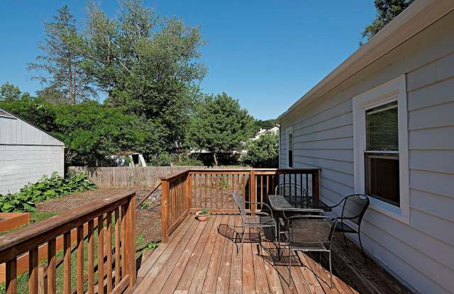 Charming Woolen Mills Home Near Meade Park, Firefly Restaurant, & Jbird Coffee photos photos