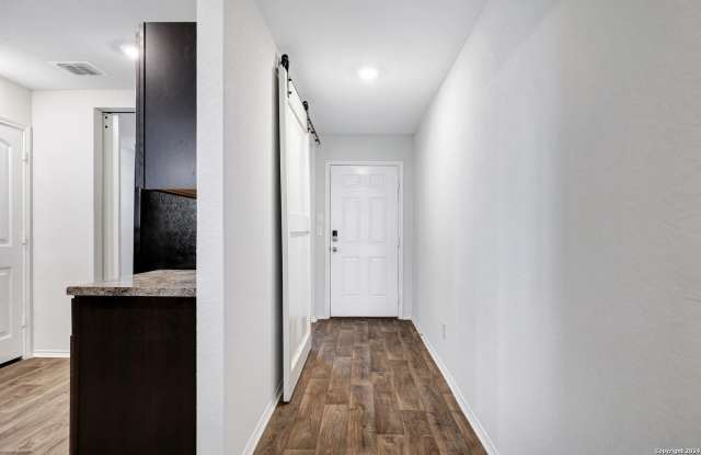 2850 LINDENWOOD RUN Gallery 2