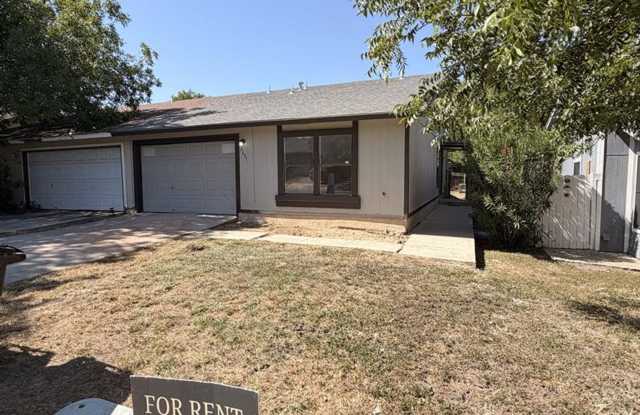 Renovated 2 bedroom/2 bath duplex with garage and fenced yard photos photos Renovated 2 bedroom/2 bath duplex with garage and fenced yard photos photos