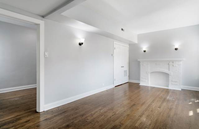 1106 W Glenlake Ave Gallery 2