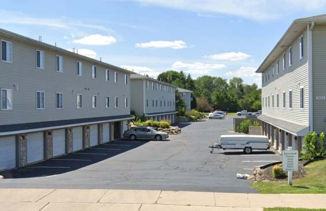 Charming 2-Bedroom Apartment with Private Entrance, Garage & In-Unit Laundry Gallery 1