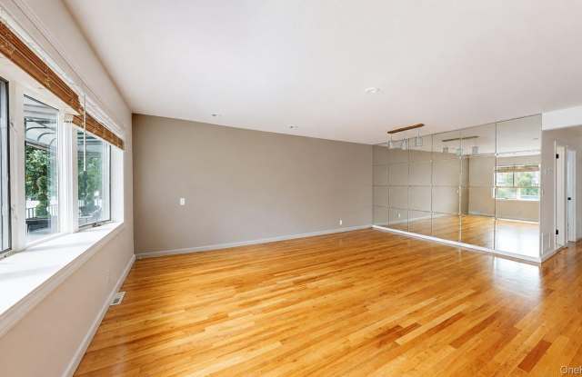 7125 Veterans Avenue Gallery 2