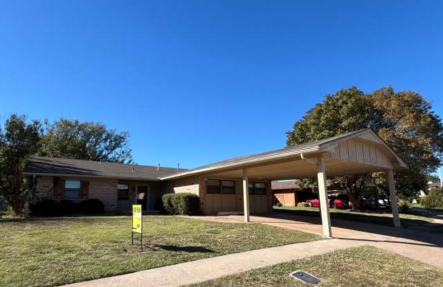 3 bedroom, 1 3/4 baths NOW AVAILABLE in the Eisenhower School District! - 403 Southwest Forest Place, Lawton, OK 73505