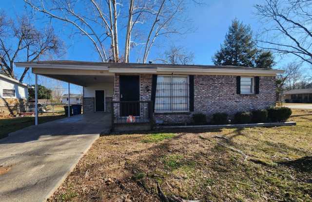 Welcome Home to 100 Blenden in North Little Rock - *$0 Deposit Option - Please read the full description* photos photos