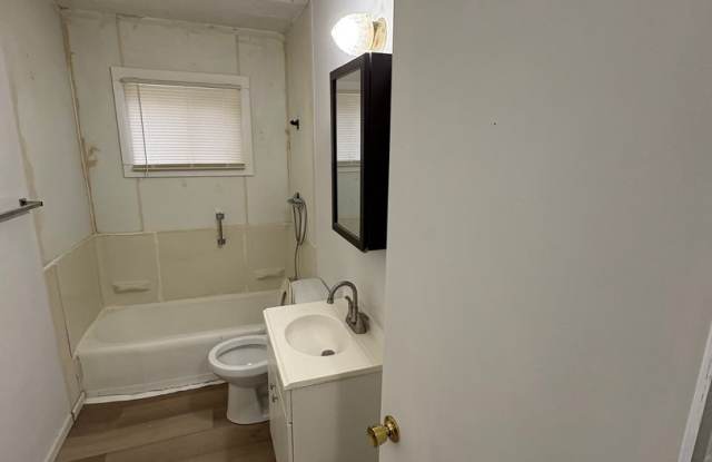 W 7th St photos photos