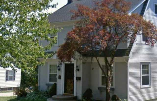 1531 West Harrison Street - 1531 West Harrison Street, Freeport, IL 61032