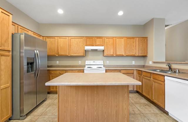 Fantastic 4BR in popular area of Litchfield Park Gallery 4